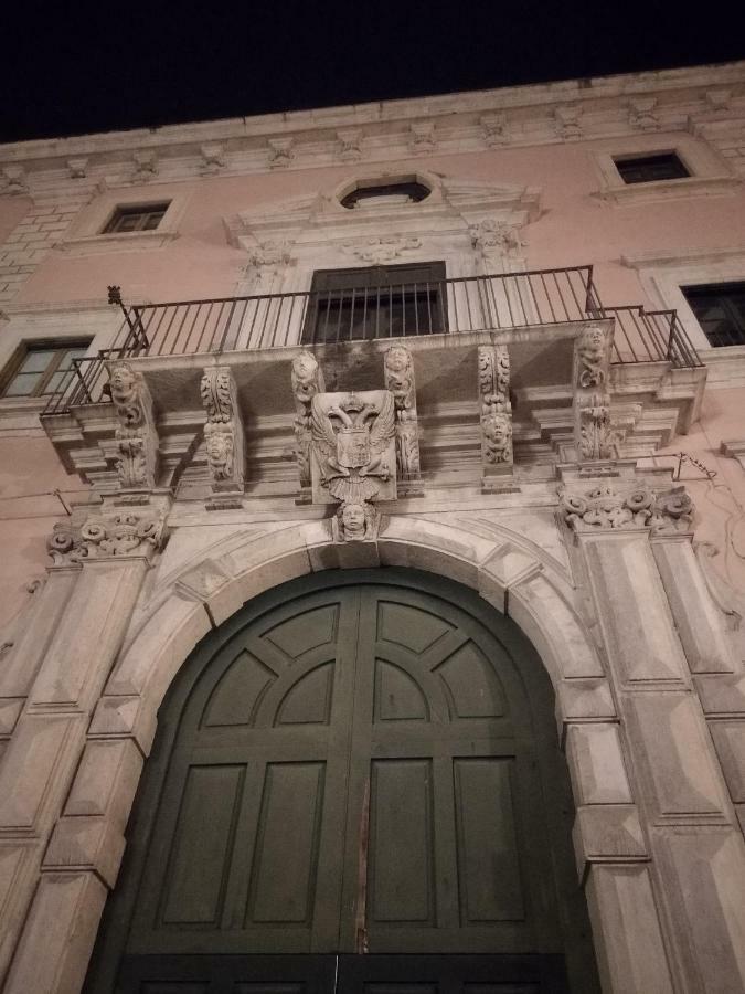 Suite Il Letto Sotto Il Tetto Catania Exterior foto