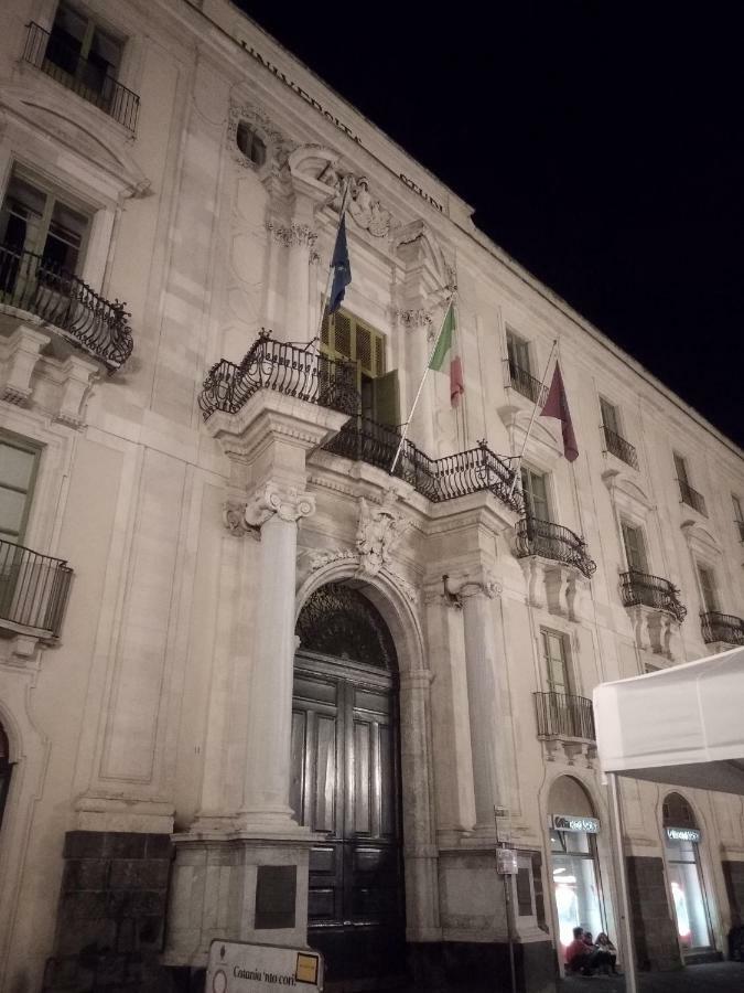 Suite Il Letto Sotto Il Tetto Catania Exterior foto