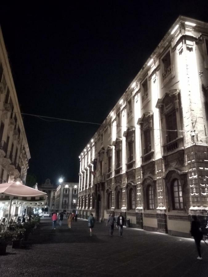 Suite Il Letto Sotto Il Tetto Catania Exterior foto