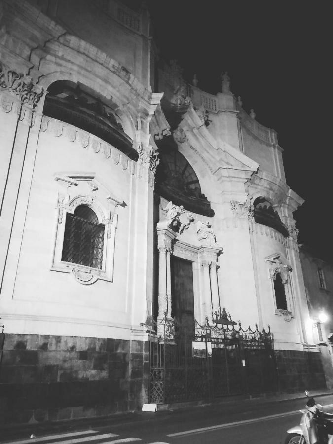 Suite Il Letto Sotto Il Tetto Catania Exterior foto